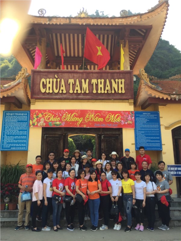 Trường Mầm non Ngọc Thụy tổ chức cho CBGVNV đi du xuân đầu năm tại Lạng Sơn